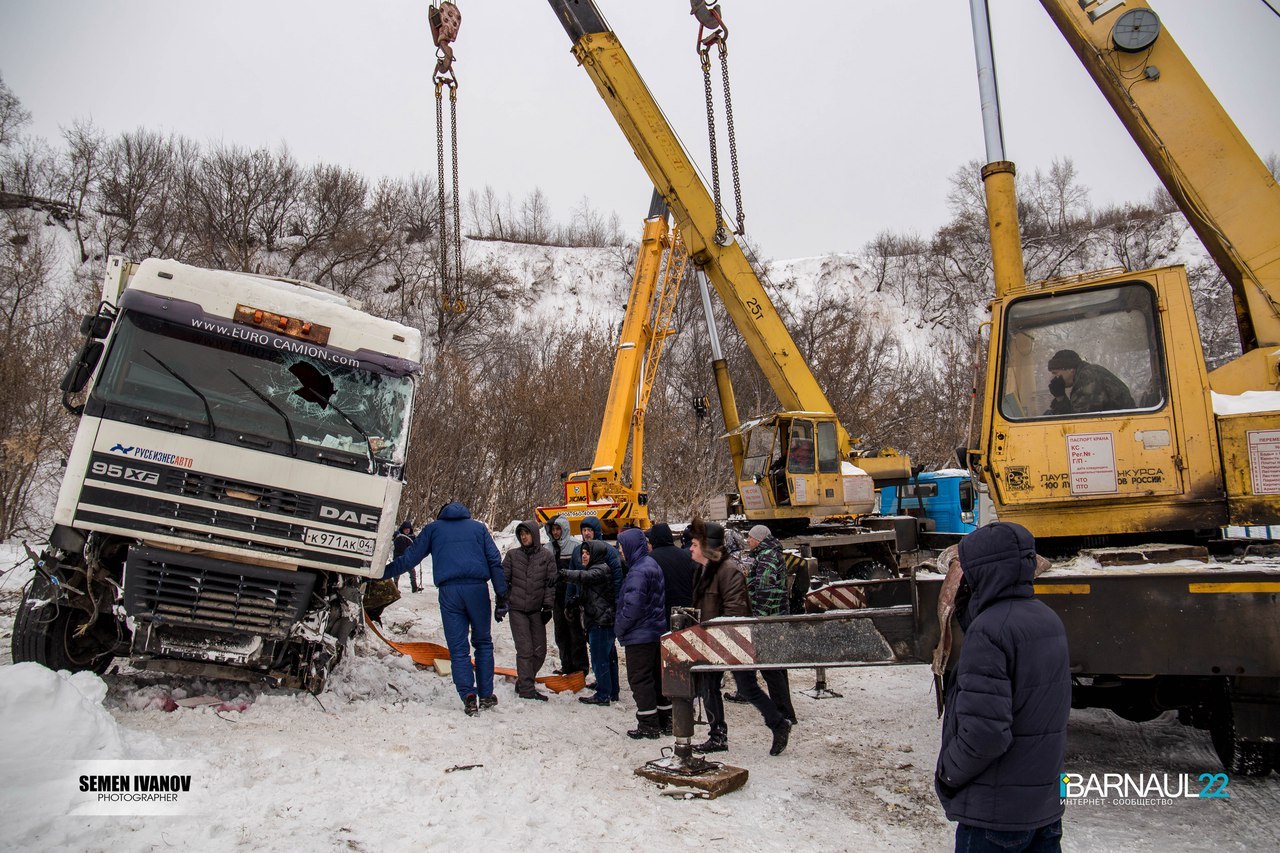 Good post. The story of helping the driver of a truck that overturned in Barnaul - Kindness, Barnaul, Car, Longpost