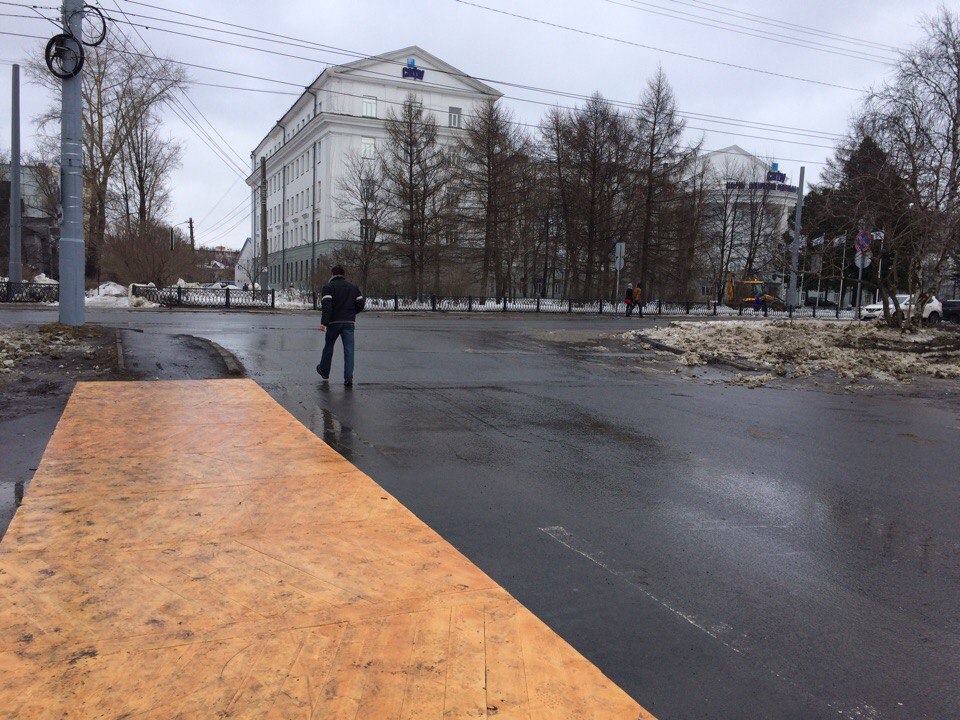 В Архангельске к проведению международного форума построили деревянные мостки - Архангельск, Владимир Путин, Чиновники, Благоустройство, Прошлое, Гений, ЖКХ, Длиннопост