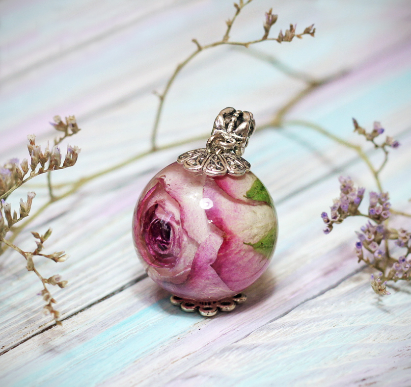 Her majesty rose in transparent captivity - My, Epoxy resin, , the Rose, Handmade, Decoration, Pendant, , Longpost