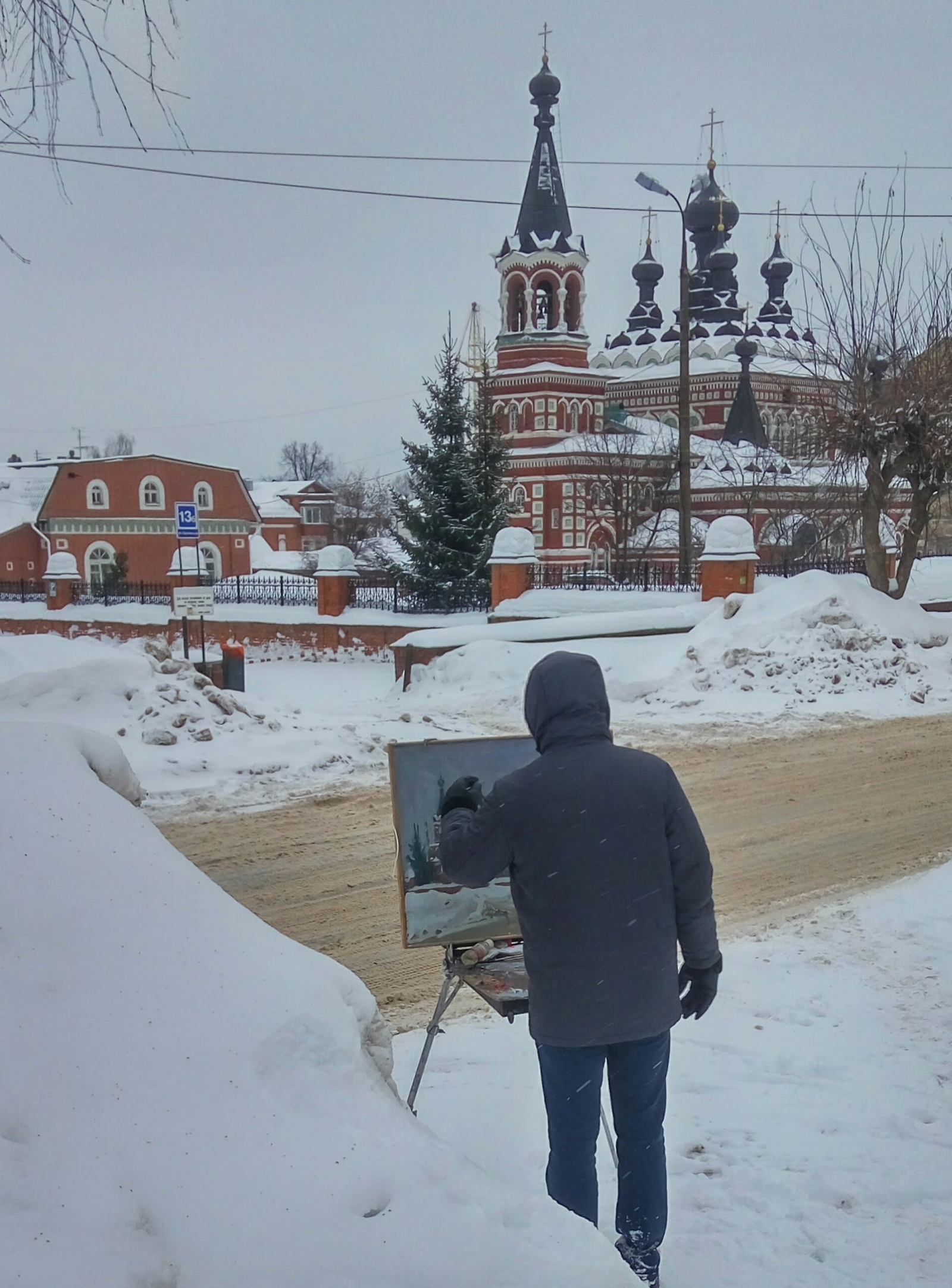 Уличных художников можно встретить и в Кирове - Моё, Художник, Картина, Церковь, Собор, Серафимский Собор, Киров, Вятка