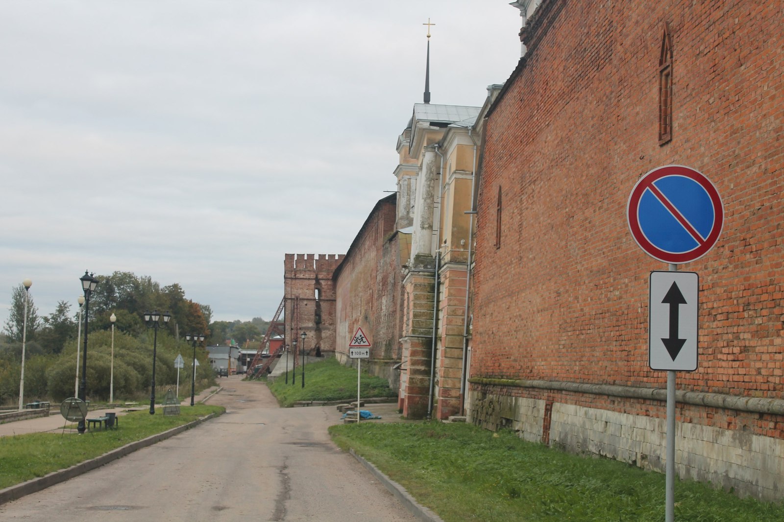 Walking around Smolensk. - My, Smolensk, Kremlin, Tower, Drive, Livejournal, Crack, Building, Bricks, Longpost