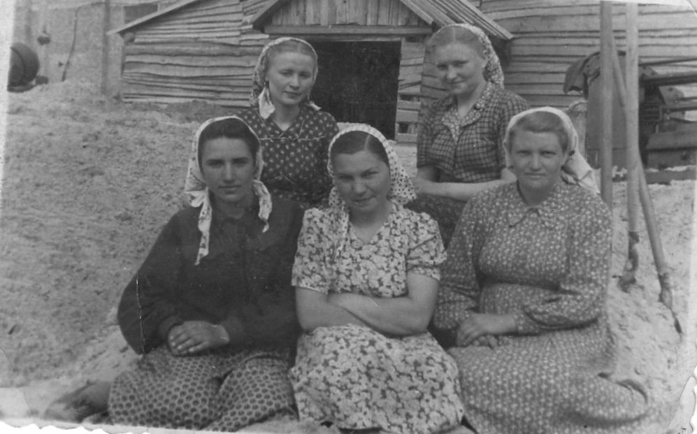 Нужна помощь, дорогие пикабушники. Бабушка хочет фотографию в цвете. - Моё, Фотография, Женщина, Женщины