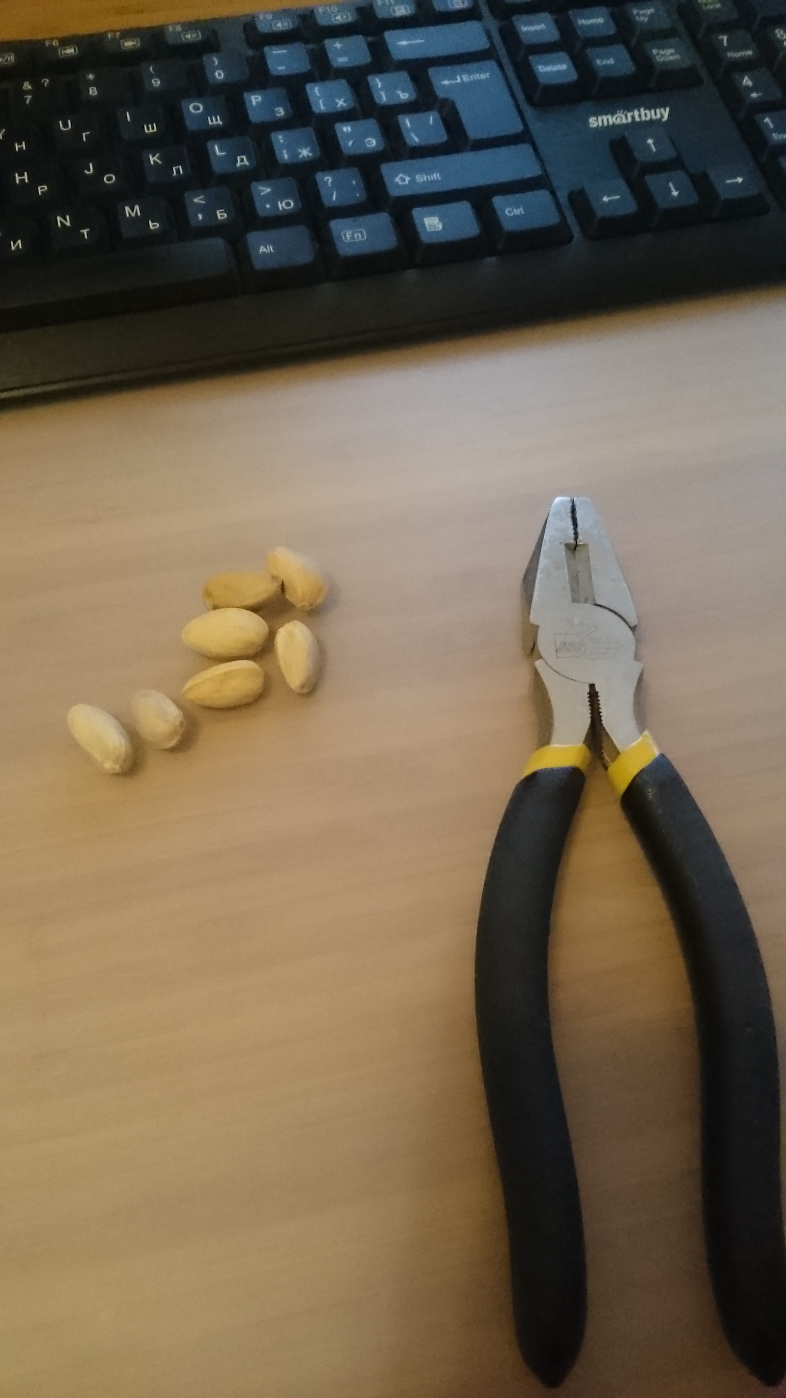 toughie - My, Pistachios, Life hack, Pliers, Beer, Longpost