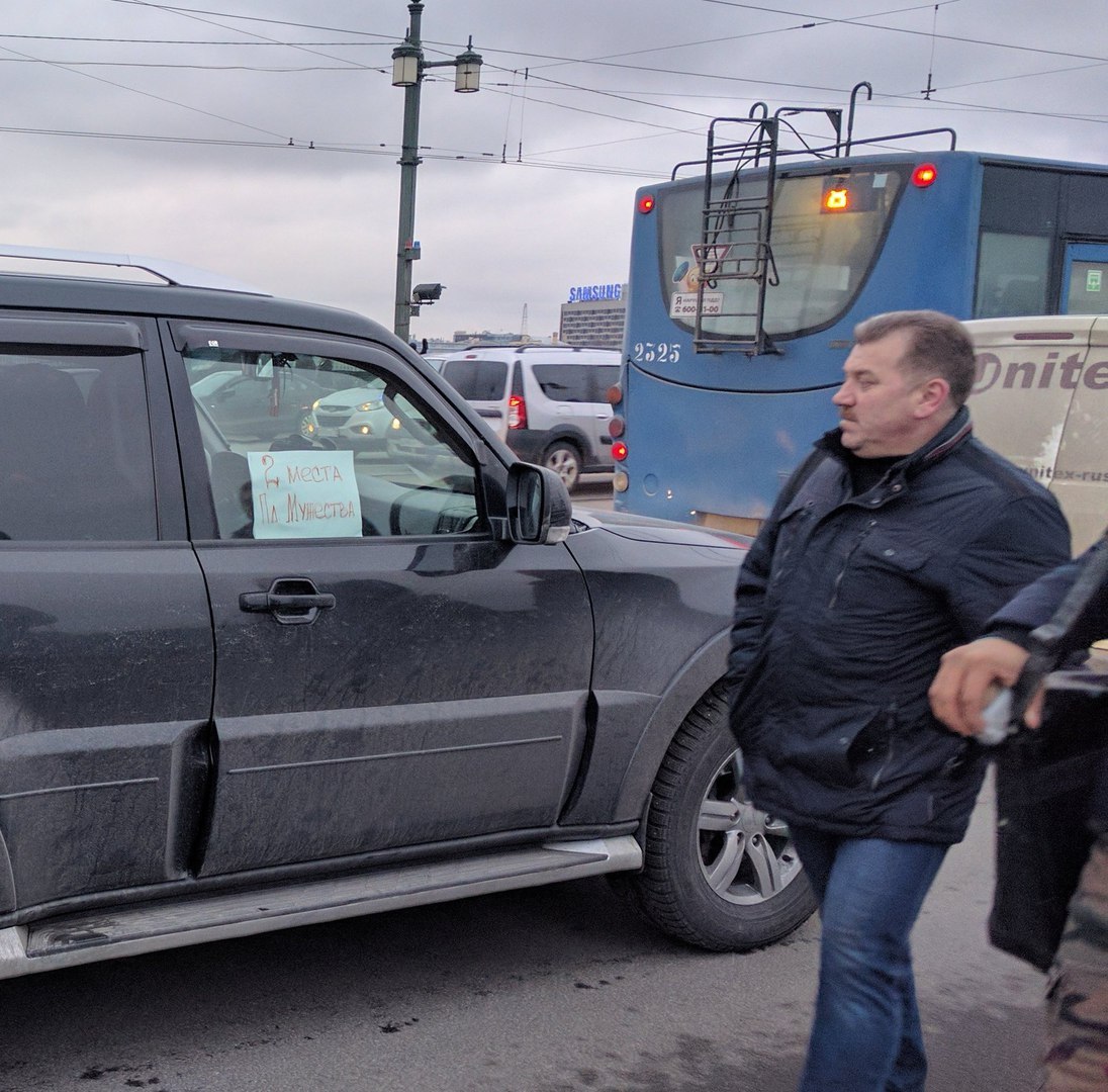 Петербургские водители продолжают помогать пешеходам добраться до дома. - Санкт-Петербург, Водитель, Помощь, Теракт