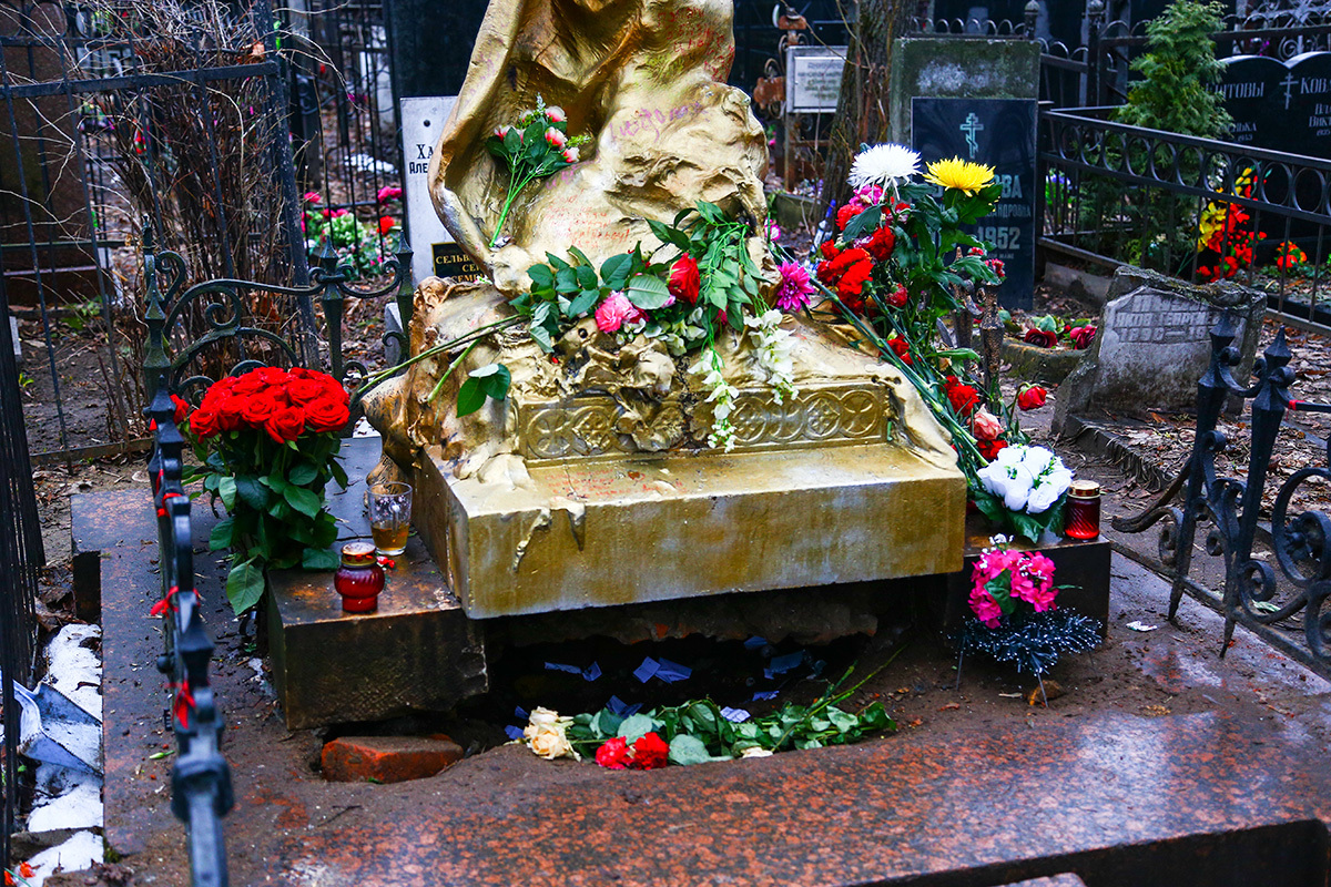 Кто из знаменитостей похоронен на ваганьковском кладбище в москве фото