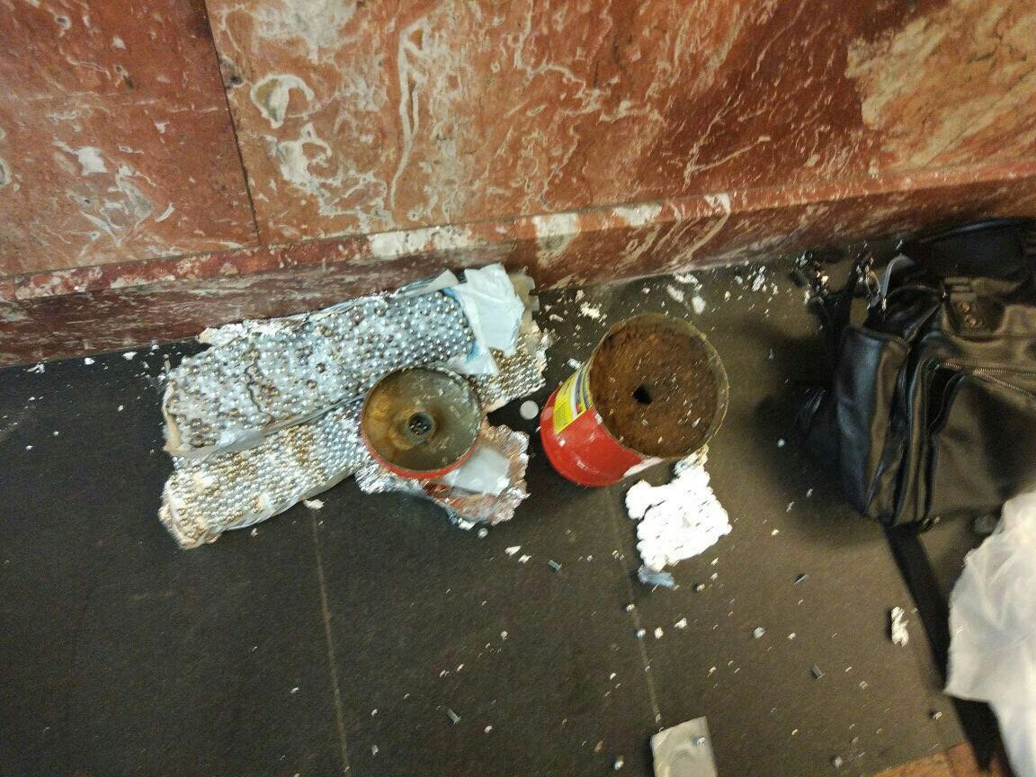 Presumably, this is a photo of a defused bomb at the Ploshchad Vosstaniya metro station. - Saint Petersburg, Terrorist attack, Bomb