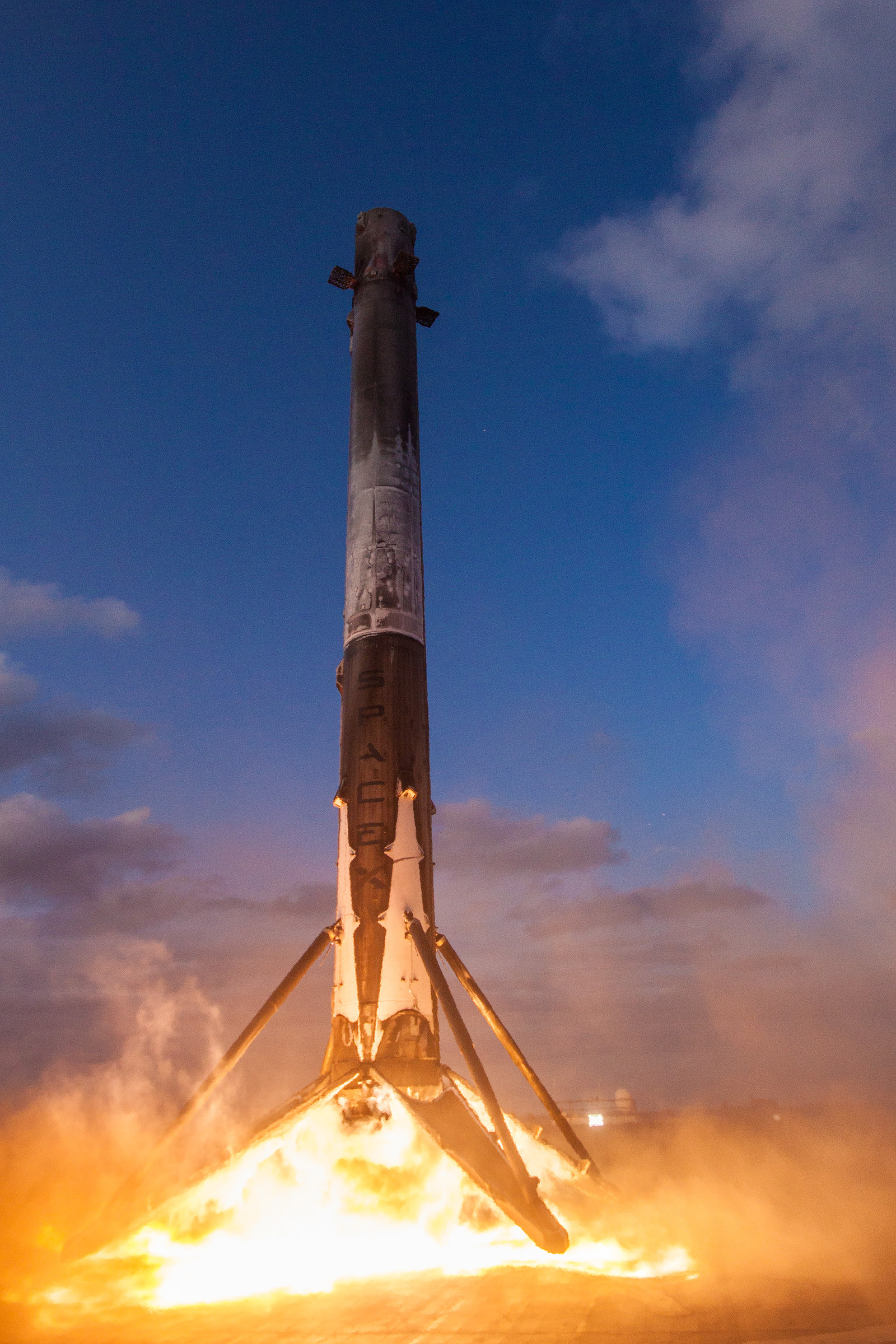 Falcon 9 first stage re-landing photo - The photo, Spacex, Falcon 9, Landing, Rocket, Space, Technologies, The science, Longpost