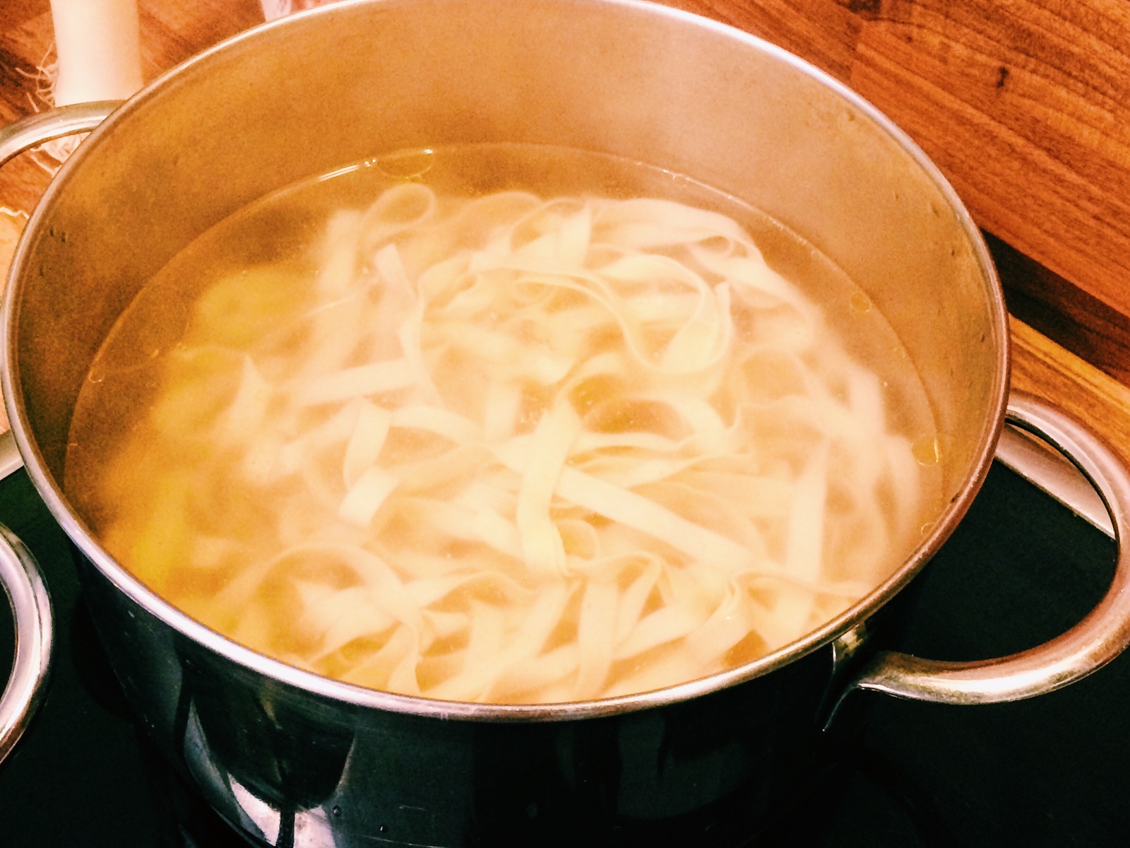 Oxtail stew with tagliatelle. Why is it becoming more and more popular to cook beef at cheaper prices in expensive restaurants, rather than steaks? Way to save? - My, Longpost, Longtext, Stew, Beef, Recipe, Meat, Paste, Preparation