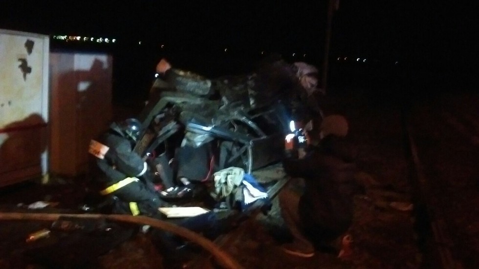 VAZ-2109 with ten teenagers rolled over, leaving the police chase. - Road accident, Погоня, Police, Arkhangelsk