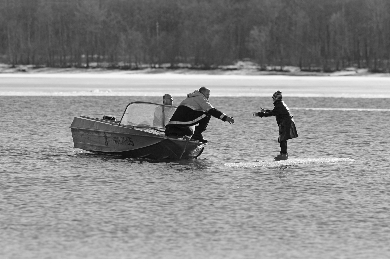 The rescue - The photo, The rescue, Spring, River, Ice floe