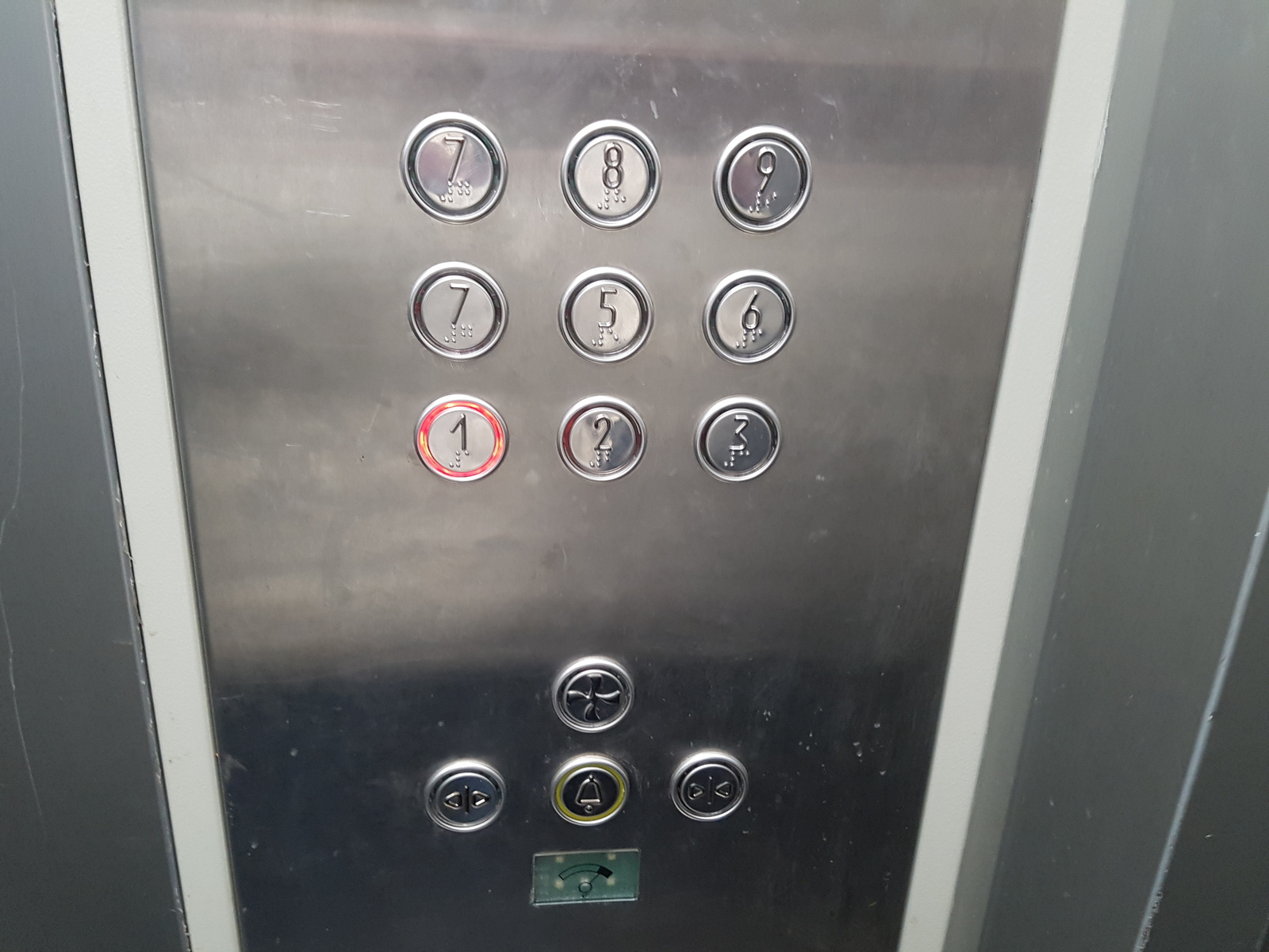 Включи лифт 3. Кнопки кабины лифта kone. Панель управления лифта kone. Кабина лифта kone вентилятор. Лифт 11т11.