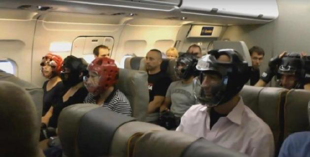 A new trend for passengers. - United airlines, Protection, The photo, Not mine