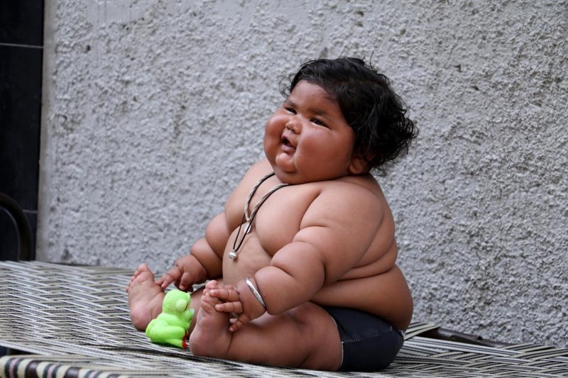 8-month-old girl weighs 17 kilograms, and continues to get fat - Children, Parents, Fatty, Excess weight, Upbringing, India, Girl, Food, Longpost