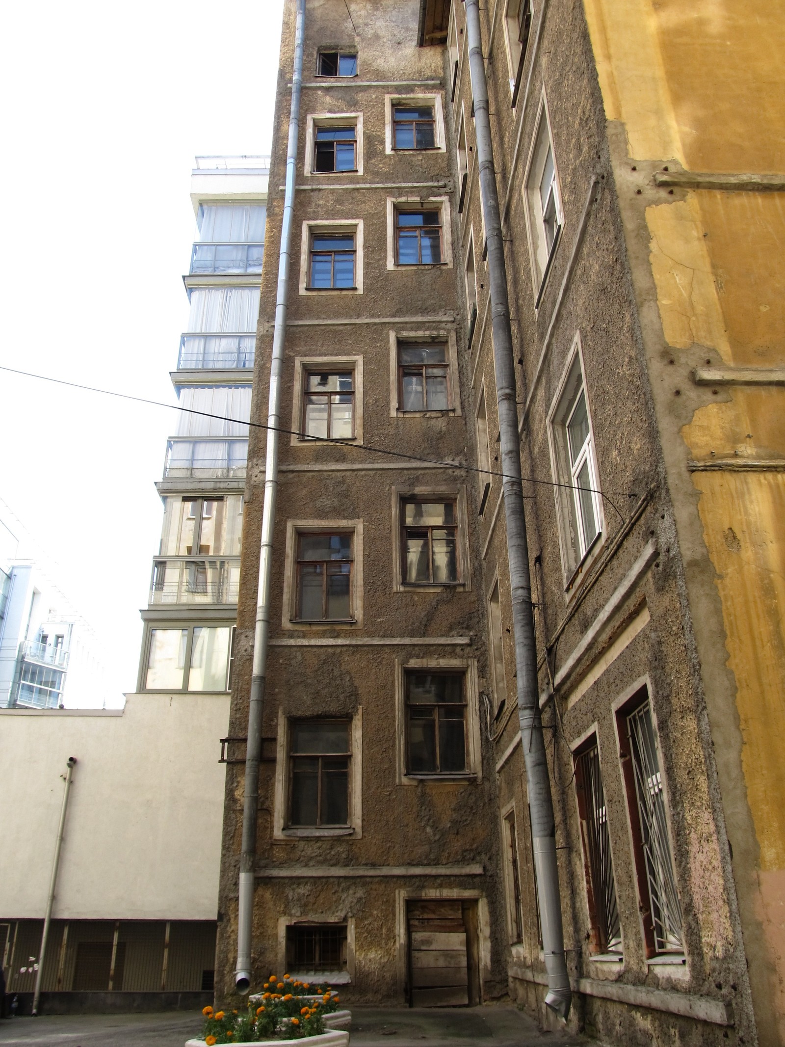 Why did it happen? And what does it look like from inside the apartment? - My, Saint Petersburg, Window, Architecture