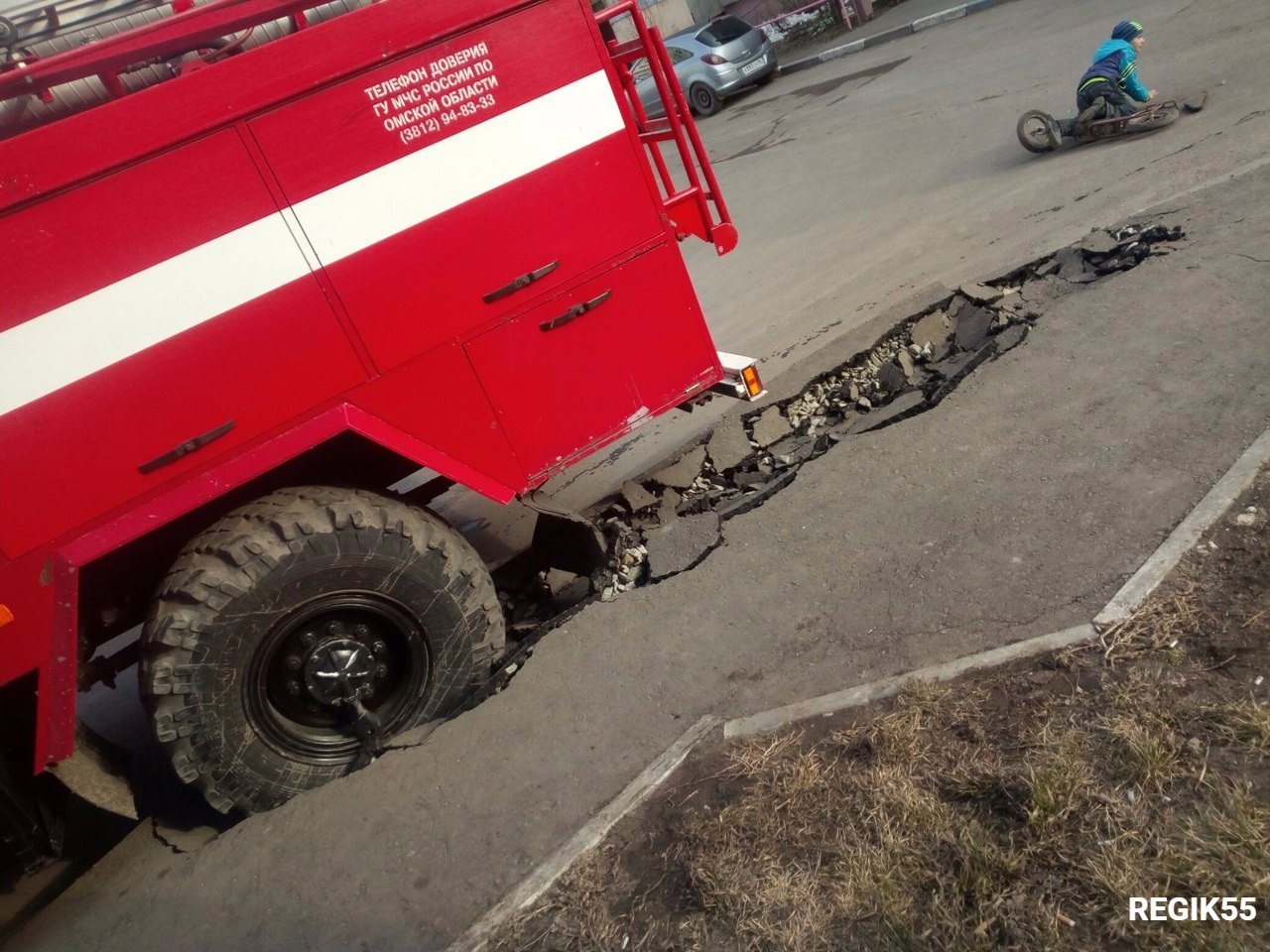 Checking the quality of the asphalt... - Asphalt, Firefighters, Omsk