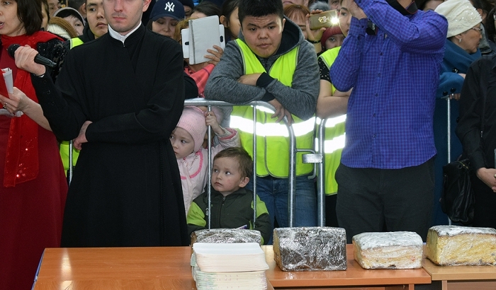 Yakut Tsar Easter cake set a Russian record - Yakutia, Yakutsk, Easter, Kulich, , Book of Records of Russia, The photo, Video, Longpost