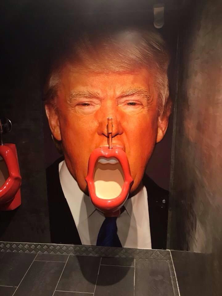 Toilet in Barcelona. - Toilet, Donald Trump, Barcelona city