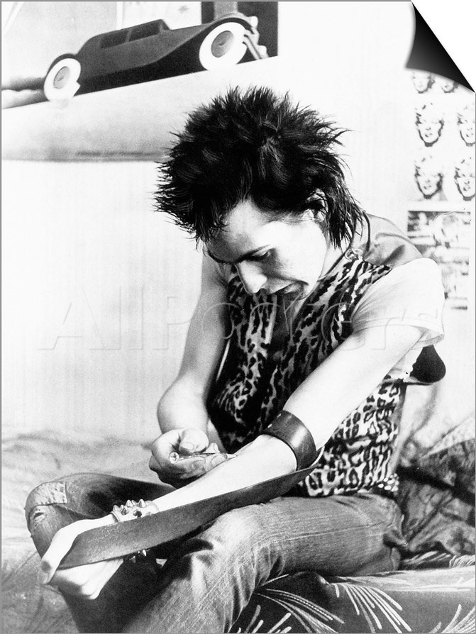 What a brave boy, he vaccinates himself) - Sid Vicious, Sex Pistols, Punk rock, The photo