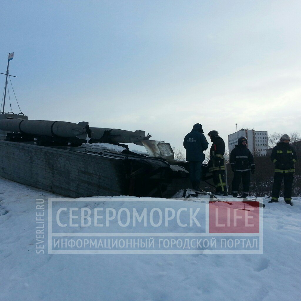 В Североморске неизвестные подожгли памятник - деревянный катер ТКА-12 - Память, Поджог, Длиннопост