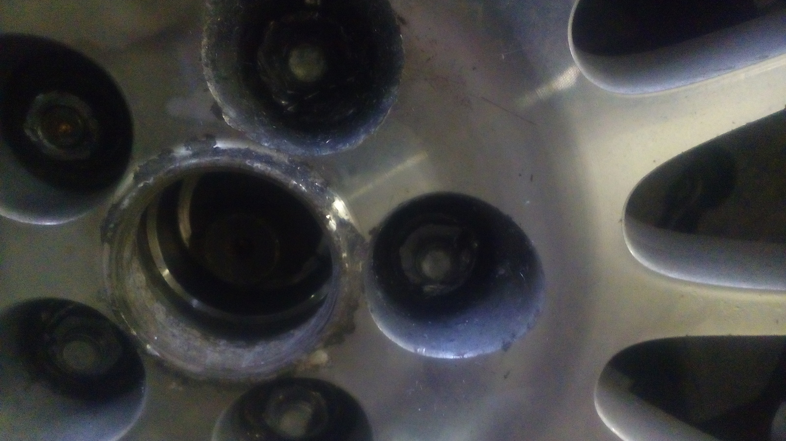 Nuts loosened - My, screw, Car service, Chrysler, Колесо, Welding, Longpost