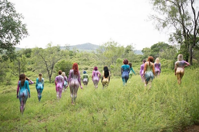 Women of all shapes and sizes strip down and cover themselves in sequins in the name of body positivity. - NSFW, The photo, Art, Body, Female, beauty, Art, Not strawberry, Longpost, Women