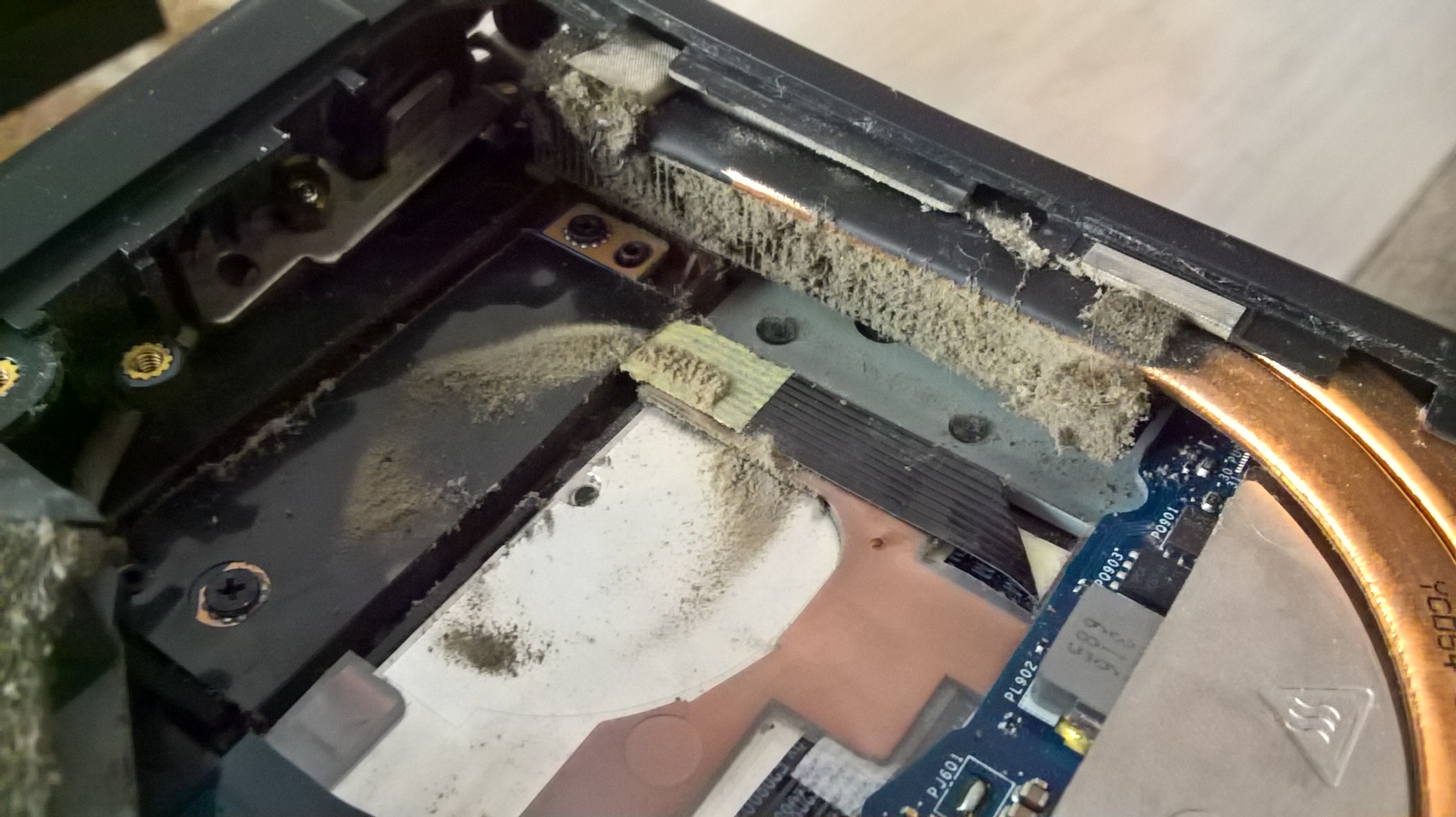 Acer сломалась петля на ноутбуке
