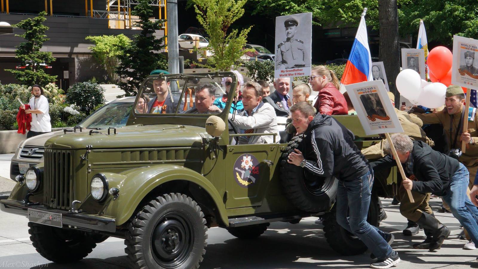 The Immortal Regiment marches through Seattle. - Immortal Regiment, USA, Seattle, 2017, Video, Longpost, May 9, May 9 - Victory Day