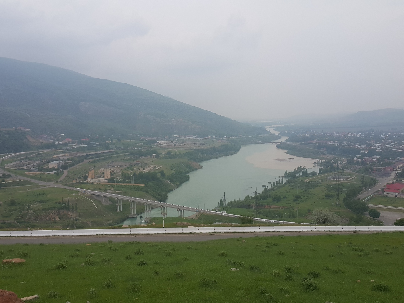 View of Chirchik from the road to Sidzhak.Spring. - My, Chirchik, Uzbekistan, The mountains, Landscape, Spring