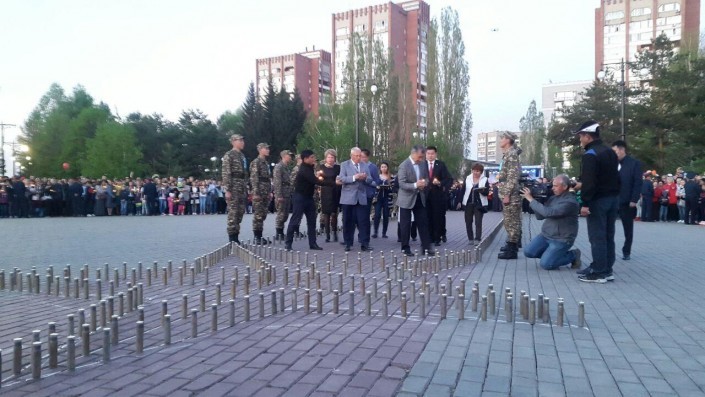 Memorial of Glory in Ust-Kamenogorsk lit up by thousands of lights - Kazakhstan, Ust-Kamenogorsk, May 9, Longpost, May 9 - Victory Day