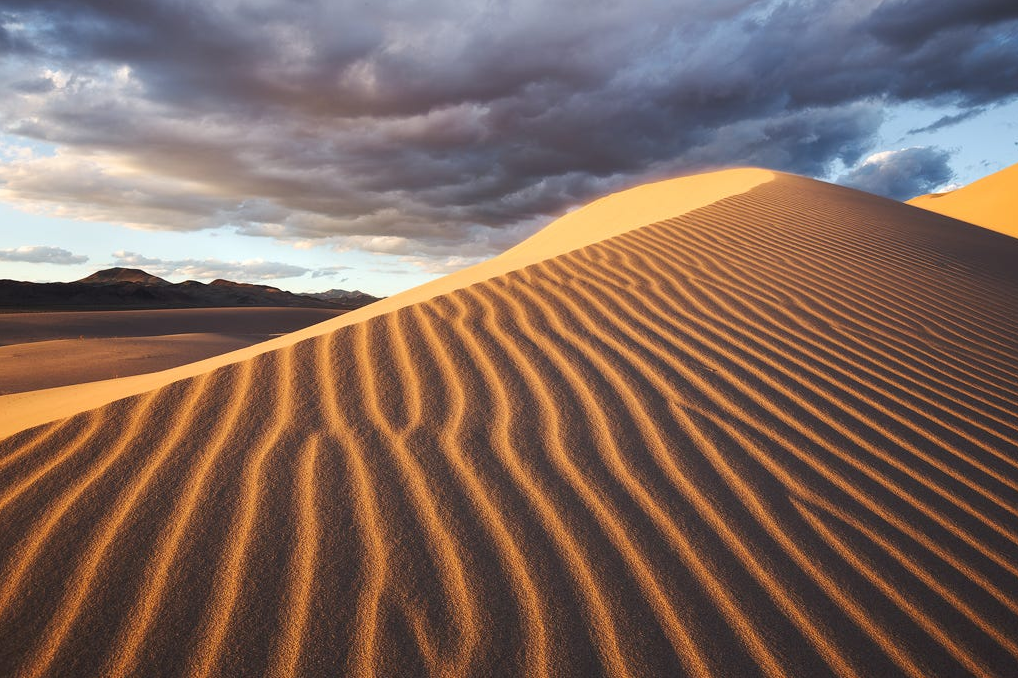 The beauty of the lifeless land - The photo, Desert, Landscape, Dunes, Valley, Horizon, Longpost