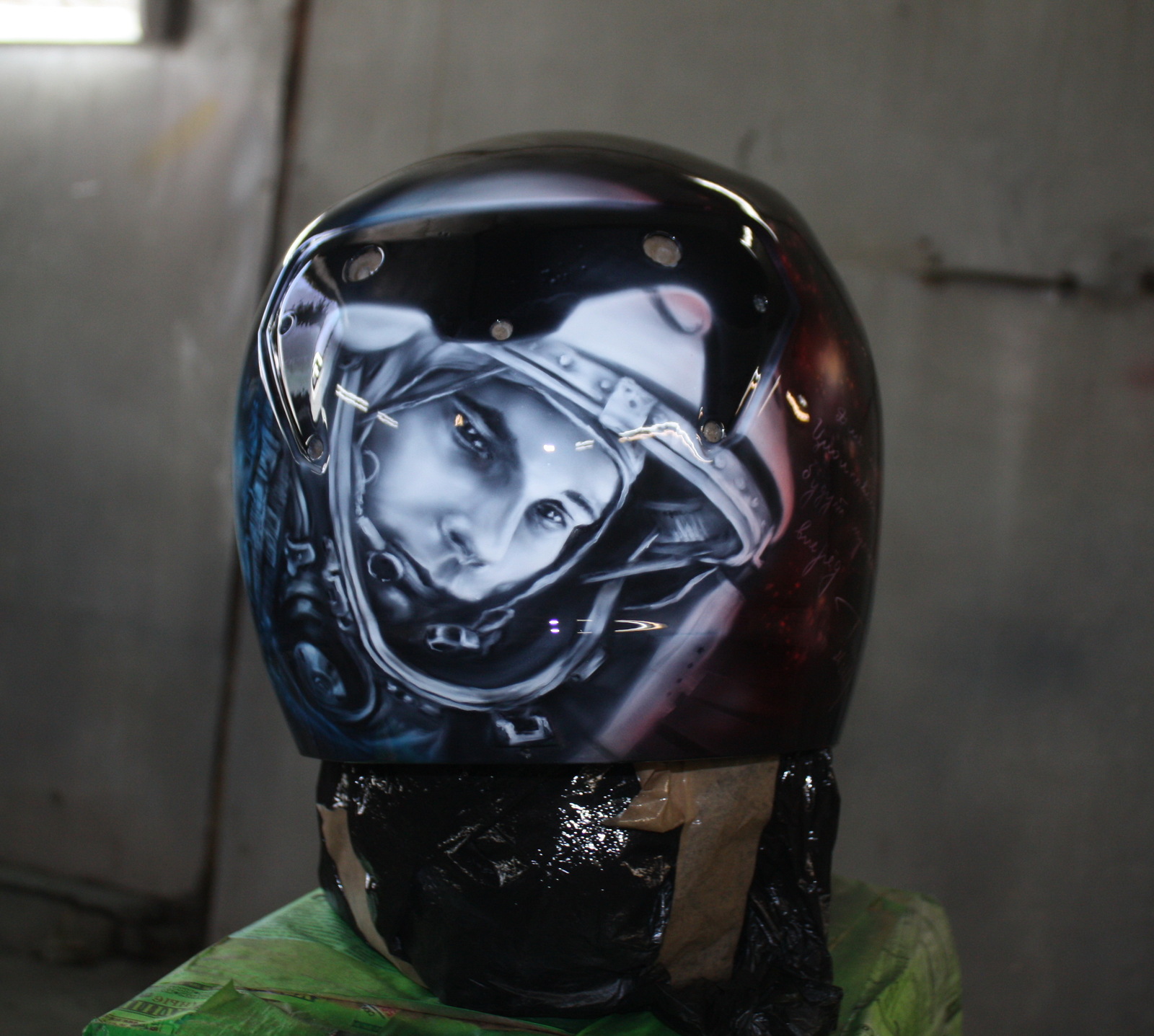 Airbrushing on HJC motorcycle helmet. - My, Airbrushing, Airbrushing on the helmet, Yuri Gagarin, Airbrushing72, Tyumen, Tyumenaero, Tyumenaero, Longpost