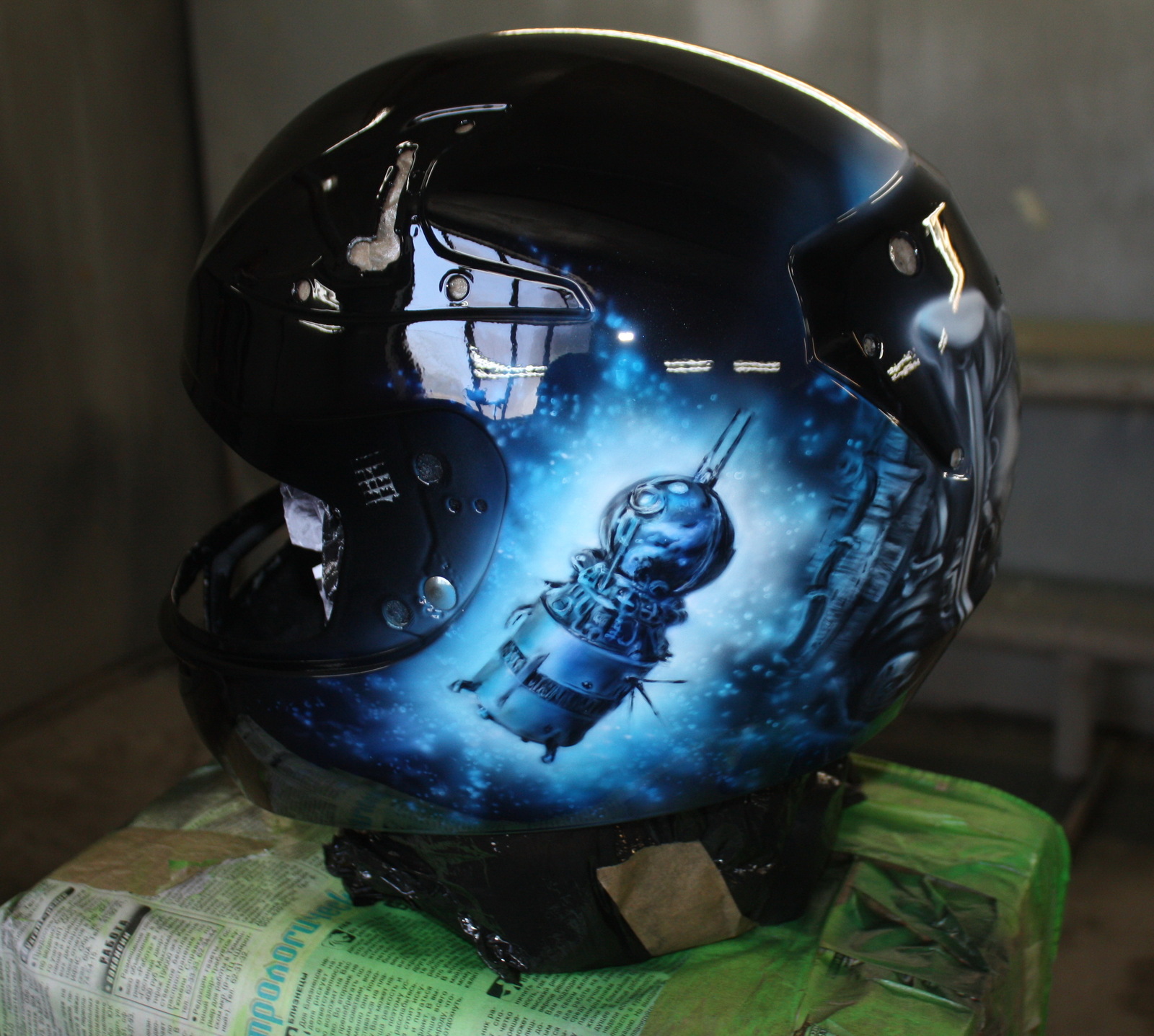 Airbrushing on HJC motorcycle helmet. - My, Airbrushing, Airbrushing on the helmet, Yuri Gagarin, Airbrushing72, Tyumen, Tyumenaero, Tyumenaero, Longpost