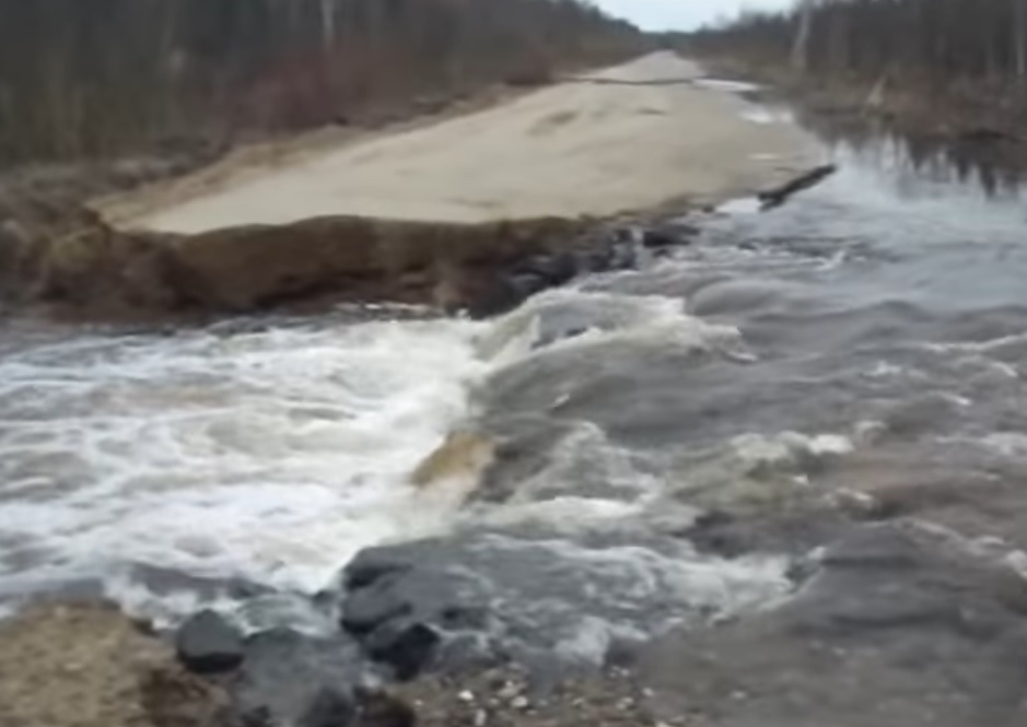 In the Kirov region washed away the road - Kirov, Russian roads, Kirov region