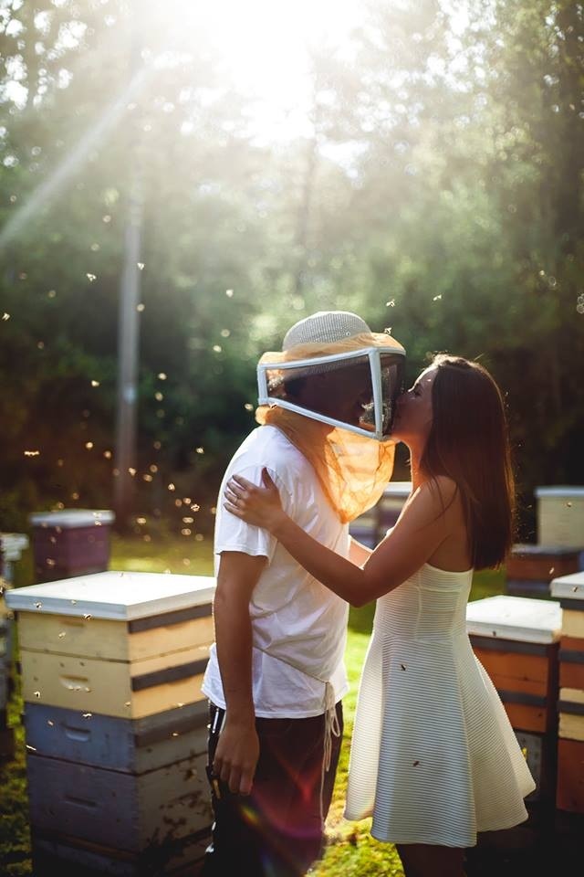 Love and bees - Beekeeping, Kiss, Romance, Pair