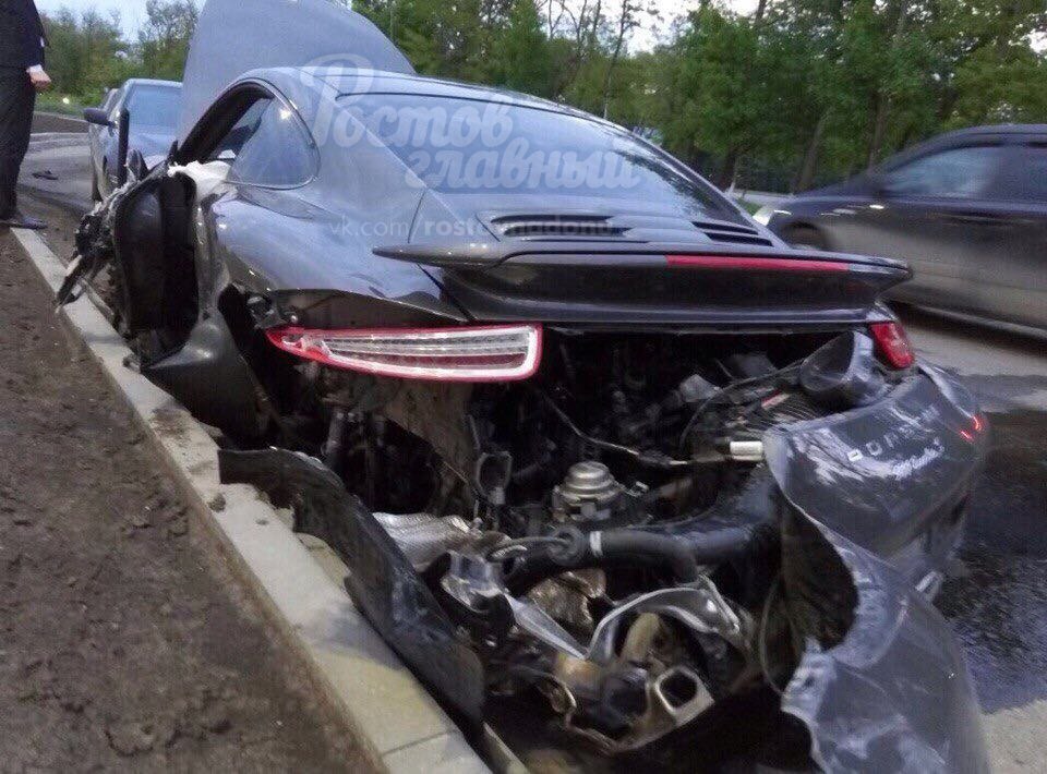 How a car service worker staggered a Porsche 911... - Rostov-on-Don, Porsche 911, Road accident, Car service, Video