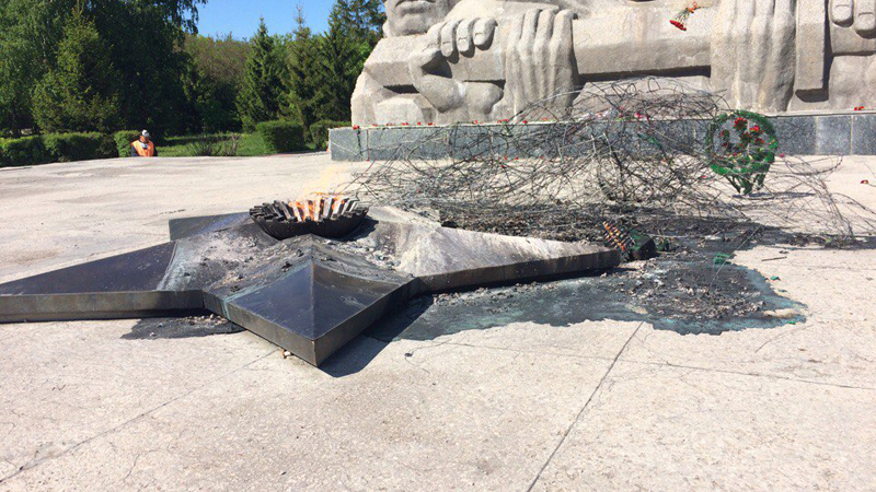 Vandals burned wreaths at the Eternal Flame - Balashov, Town, Vandalism, Memory, , Longpost