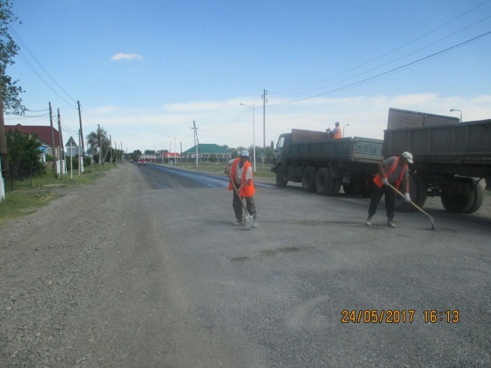 The girl stuck to poor-quality asphalt in the Almaty region - Kazakhstan, Almaty Oblast, Fools and roads, Video, Longpost