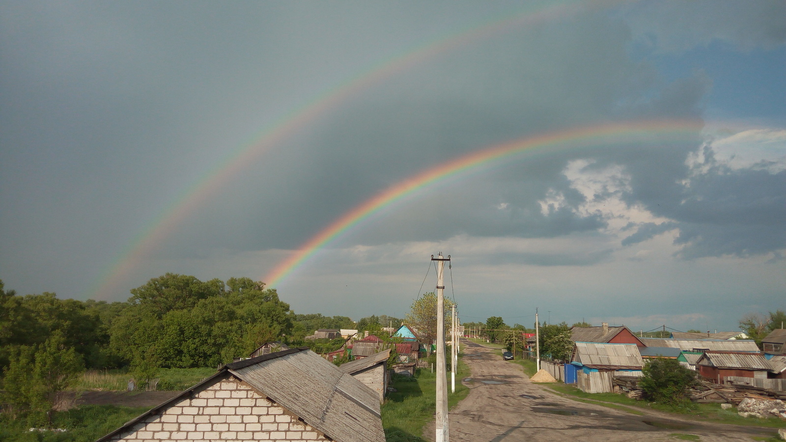 Rainbow arc from a diesel locomotive - My, Rainbow, Photo on sneaker