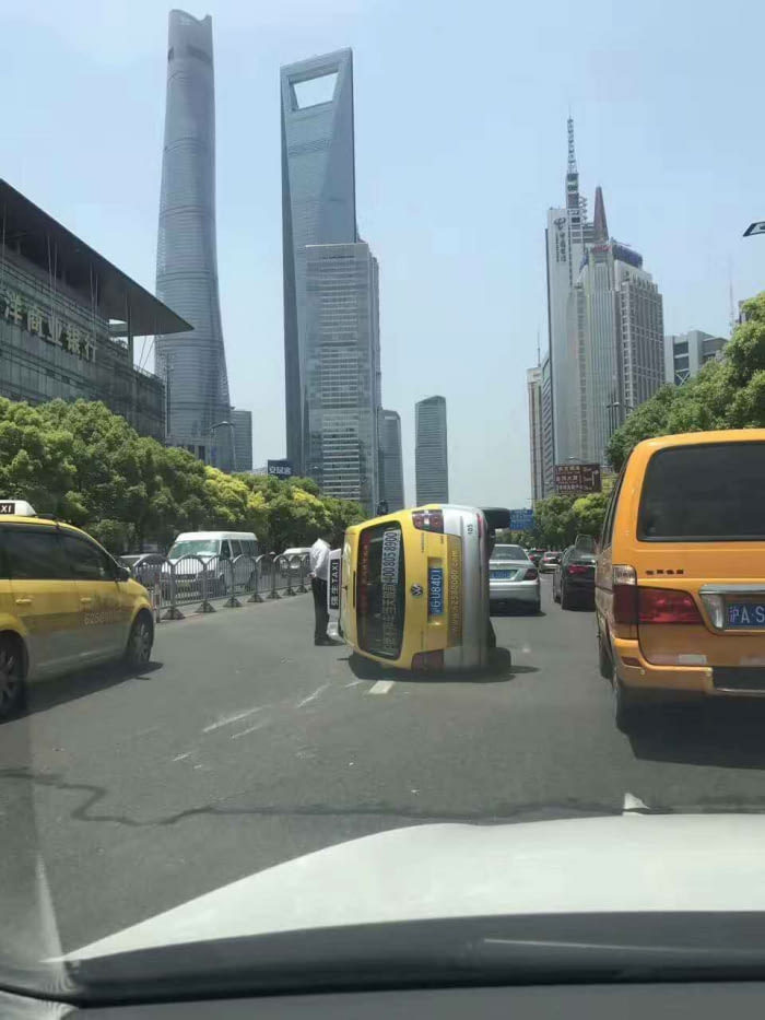 The largest skyscraper in China, a dormant car for scale - China, Skyscraper