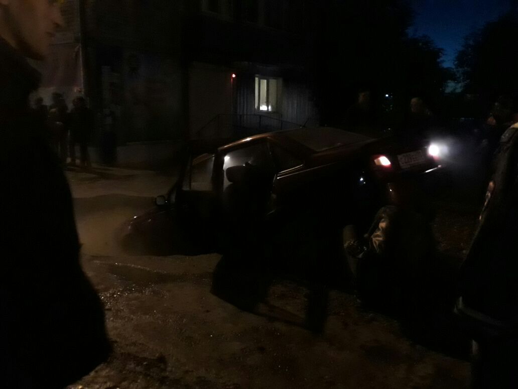 In Tomsk, the car fell into a pit with hot water - Tomsk, Pit, Road accident, Crash, Hot water, Failure, Failed, , Video