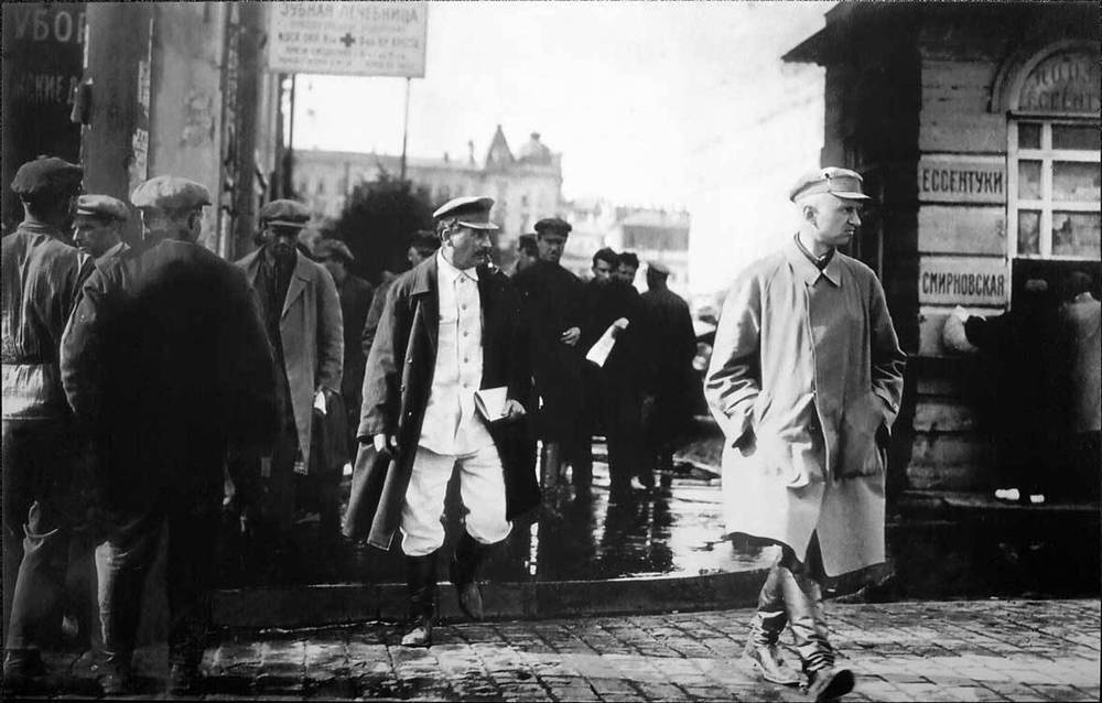 Stalin walks along one of the Moscow streets - Story, Historical photo, Rare photos, The photo, Past, Time