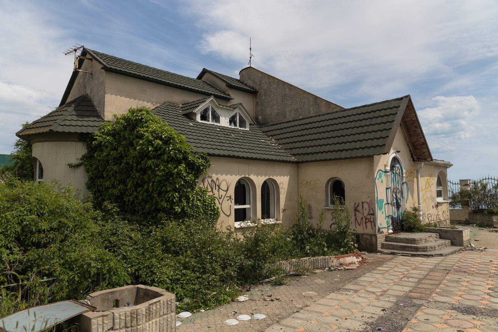 Abandoned house in Myskhako. Novorossiysk. Krasnodar region - My, Novorossiysk, Краснодарский Край, Russia, Myskhako, Vandalism, Longpost