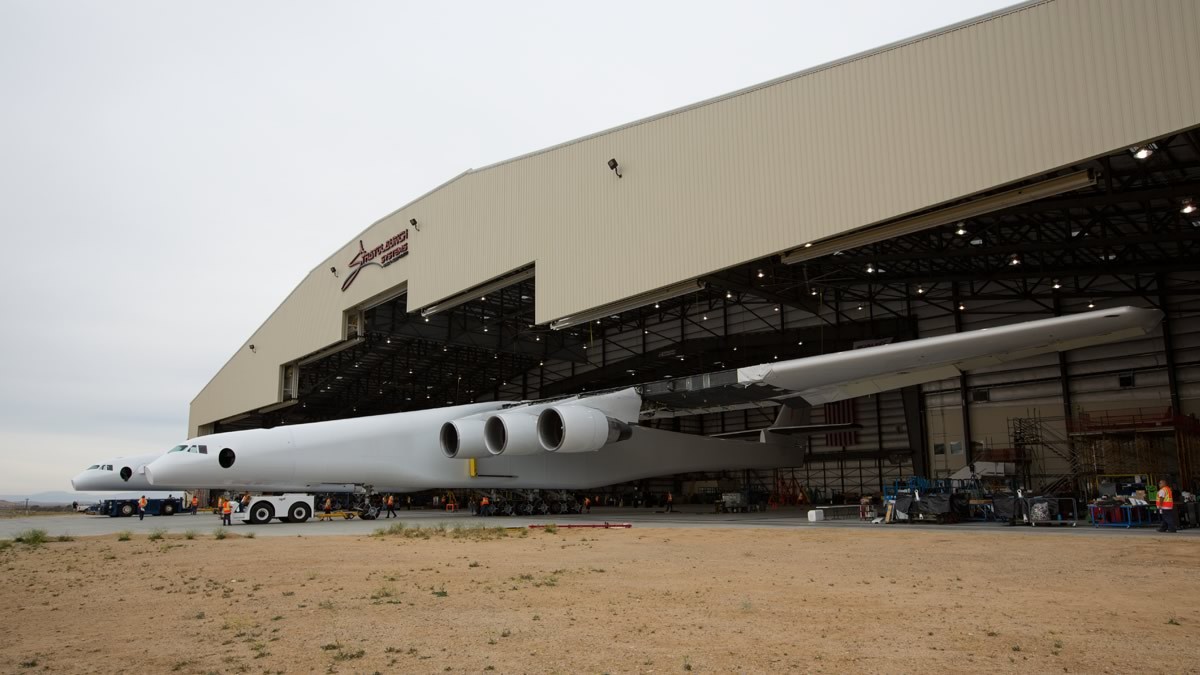 The largest plane in the world is rolled out - Aviation, Airplane, Cosmonautics, Longpost