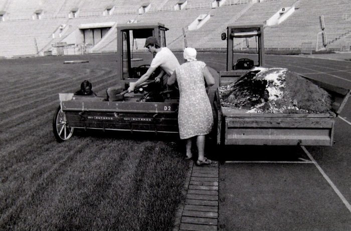 Удобрение компостом арены стадиона Лужники, 1986 год - Лужники, Компост