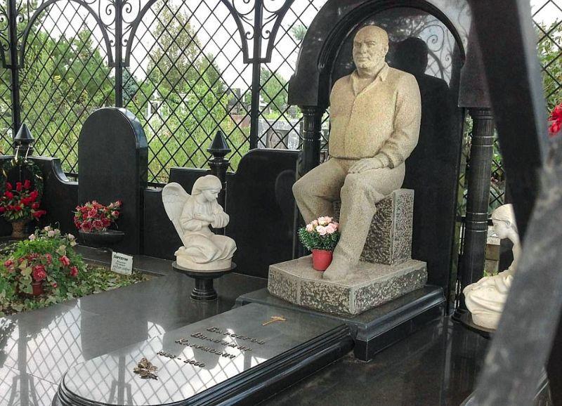 Monuments to the authorities of the 90s in Moscow cemeteries - Cemetery, Monument, Crime, Longpost