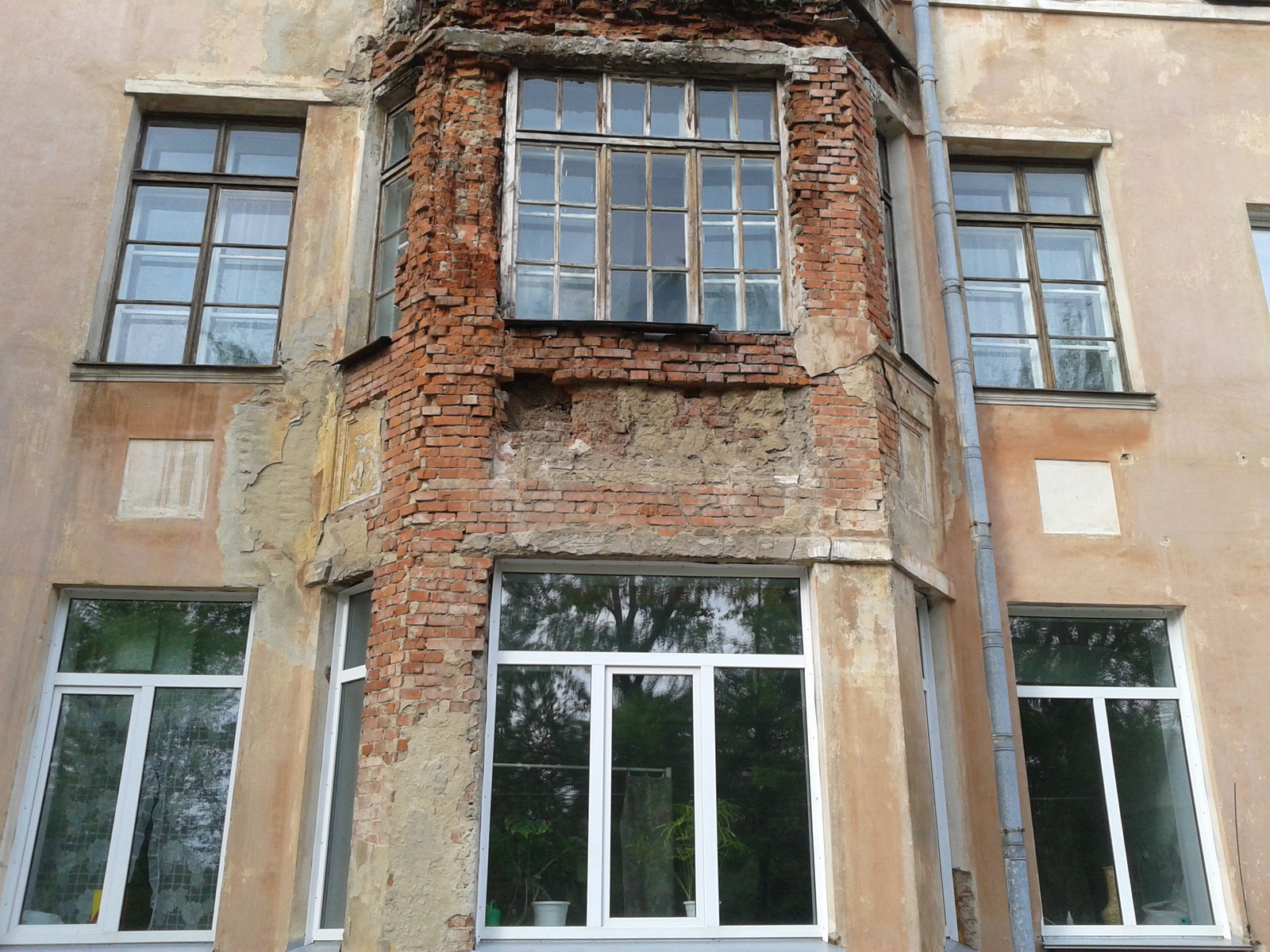 The ruins of Kopeysk health care: well preserved. What is the facade - such is the result of treatment - My, The photo, Hospital, 