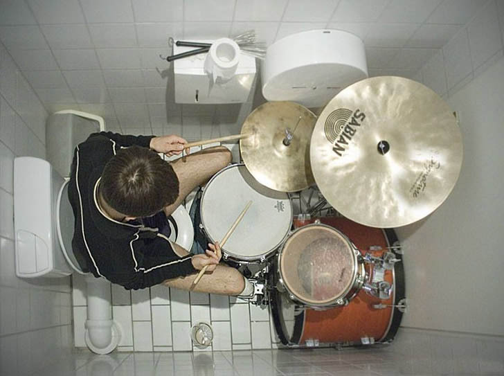 Music must come from the depths... of your soul - Drum kit, Toilet