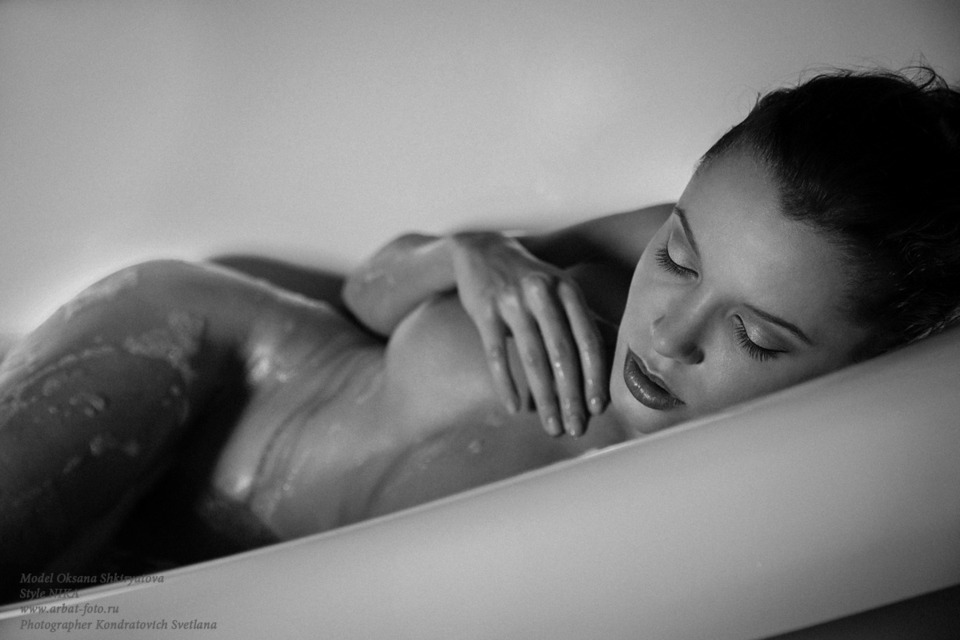 Erotic (and not so) pictures of girls (and not only) in the bath 2 - NSFW, Girls, Bath, The photo, Strawberry, Nudity, , Erotic, Longpost, Naked