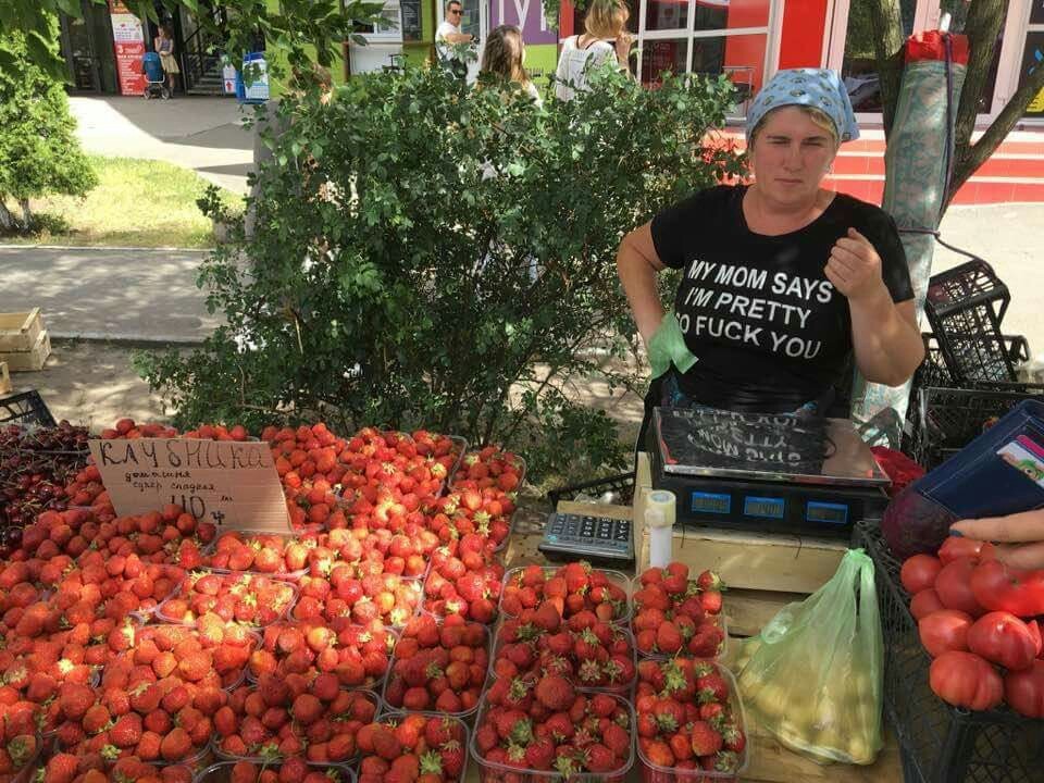 Saleswoman Strawberries - Strawberry, T-shirt, Salesman, Summer, Friday, English language, Strawberry (plant)