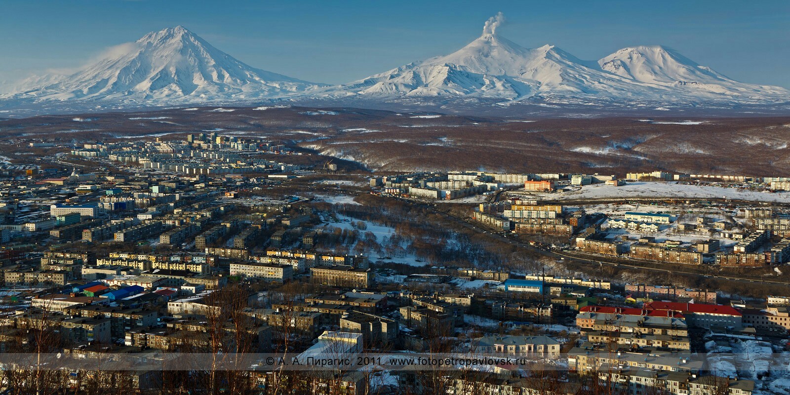 Night view of Petropavlovsk-Kamchatsky - My, Kamchatka, Volcano, Longpost, Koryaksky Volcano, Avachinsky volcano, Kozelsky Volcano